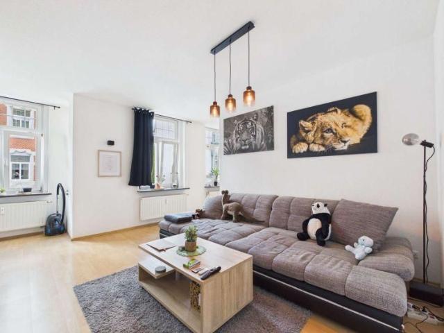 Modern geschnittene 3 Raum Wohnung mit Balkon in Auerbach