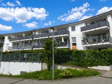 Modern geschnittene 4 Zimmer Erdgeschoss Wohnung mit Garten und Einbauküche!