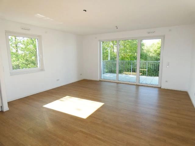 Modern geschnittene 4 Zimmer Wohnung mit Einbauküche und Aufzug