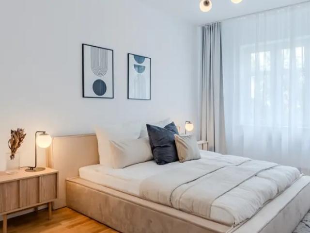 Modern gestaltete und möblierte 3 Zimmer Wohnung in Neukölln