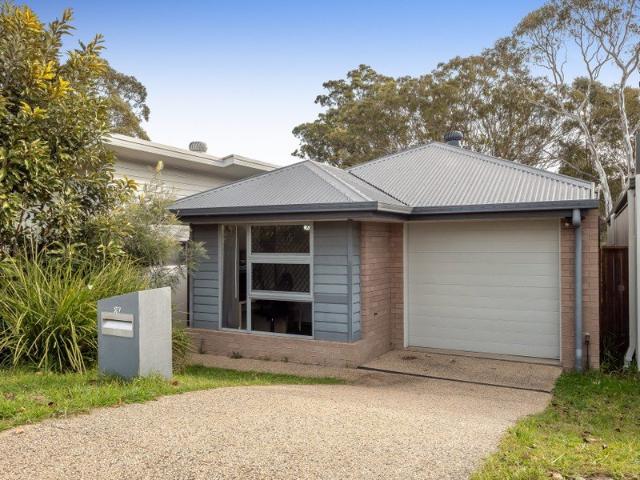 Modern Glenvale Living with a Leafy Outlook and Easy Care Appeal