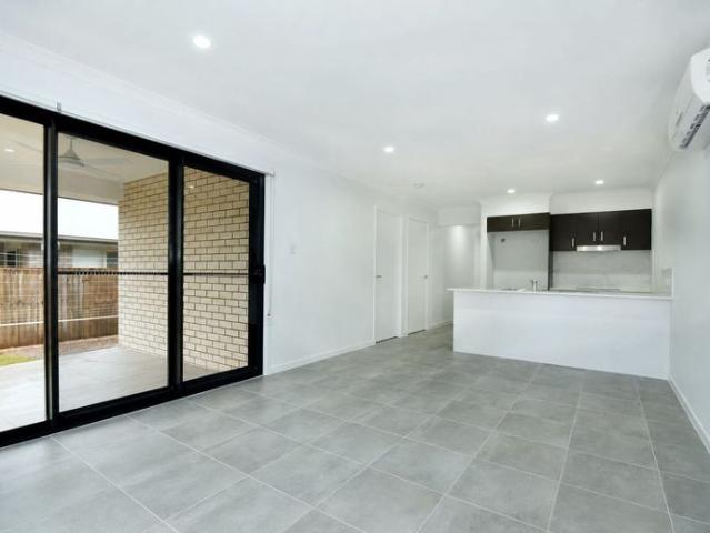 Modern Glenvale Unit with Private Yard & Patio