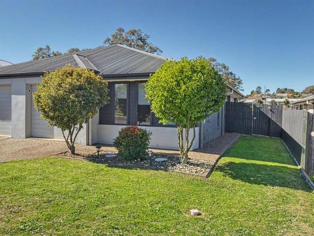 Modern Glenvale Unit with Private Yard & Patio