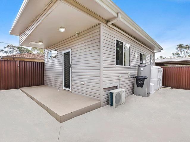 Modern granny flat in convenient locale