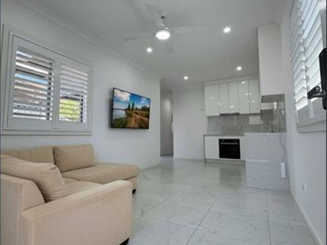 Modern Granny Flat – Private & Convenient Location in Casula!