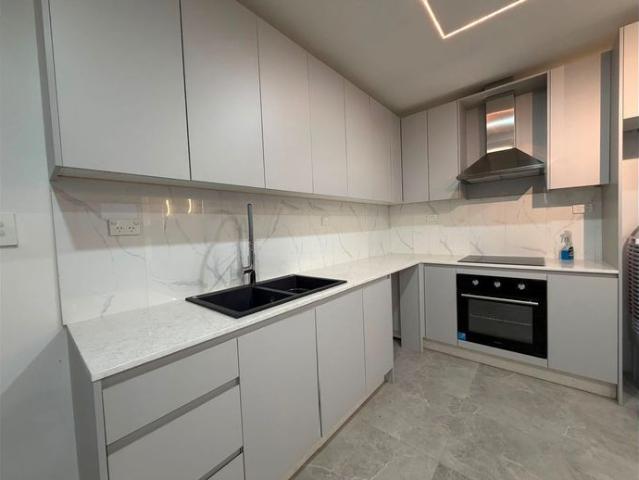 Modern Granny Flat, Walk to the Station