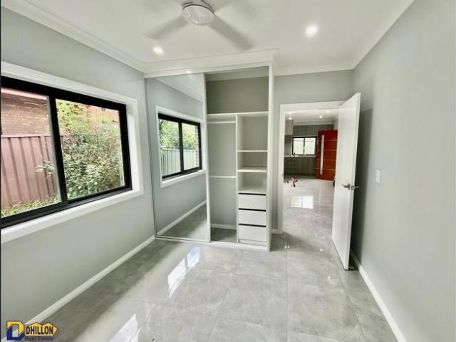 Modern Granny Flat Walk to Station