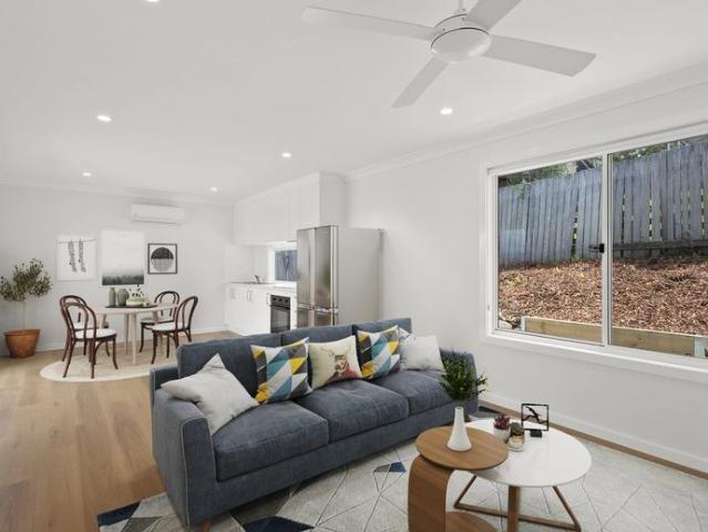 Modern granny flat with lake views