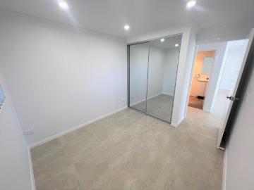 Modern Granny Flat with Private Street Frontage in a Convenient Lakeside Location