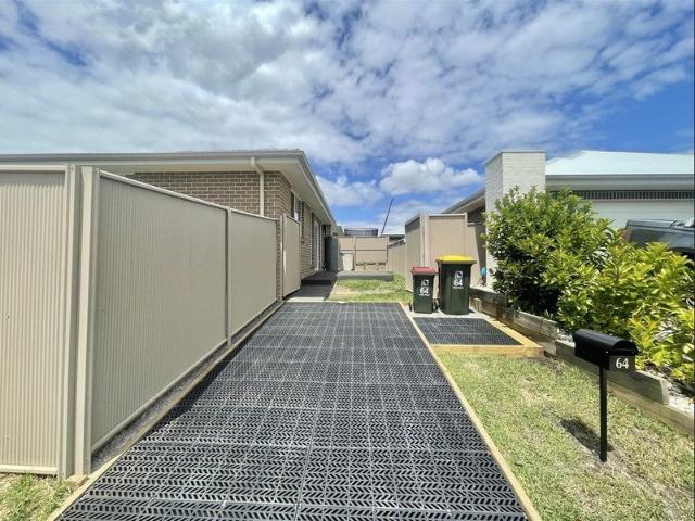 Modern Granny Flat with Private Yard & Entertaining Deck