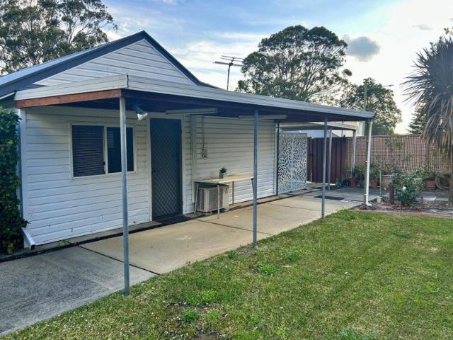 MODERN GRANNY FLAT WITH REAR LANE PARKING