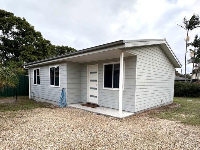 Modern granny flat TANILBA BAY