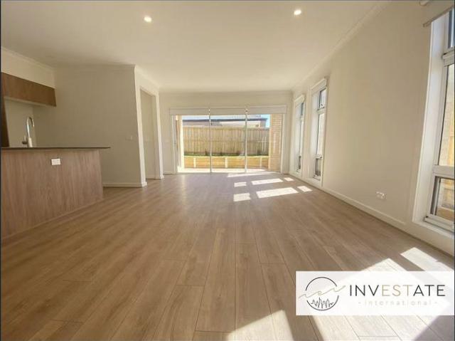 MODERN GRAND 4 beds home in Mambourin you won't want to miss!