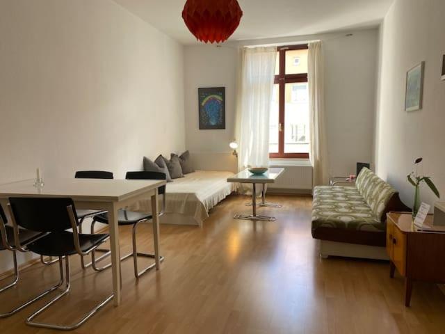 Modern & great studio, Leipzig Amsterdam Apartments for Rent