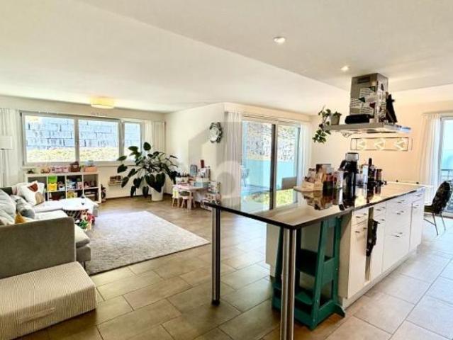 MODERN, GROSSZÜGIG UND MIT TERRASSE