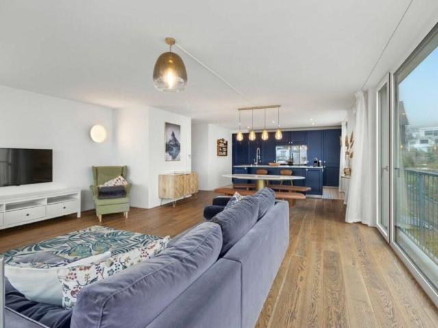 Modern, grosszügig mit Südterrasse