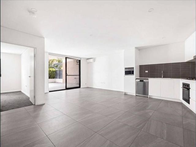 Modern Ground Floor Apartment with Expansive Private Courtyard