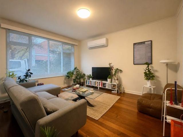 Modern Ground Floor Apartment with Lock Up Garage