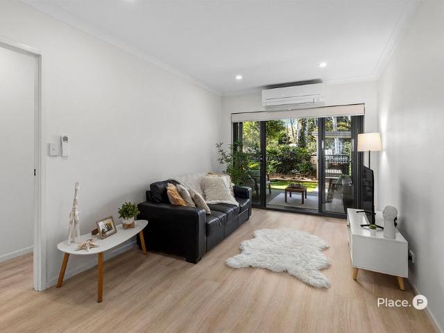 Modern Ground Floor Apartment with Private Courtyard