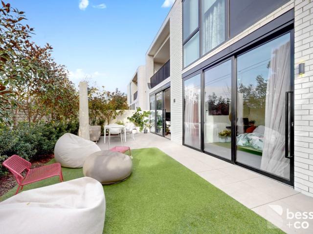 Modern Ground Floor Apartment with Private Courtyard
