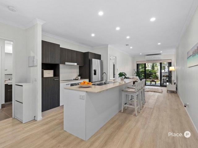 Modern Ground Floor Apartment with Private Courtyard
