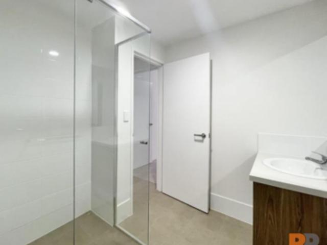 Modern Ground Floor Ashby Apartment