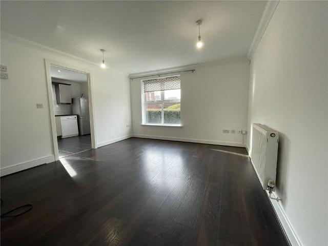 Modern ground floor flat with PARKING, in a convenient location within the town centre, just a short walk to all amenities and the train station