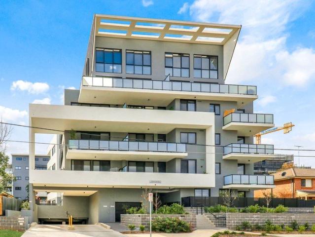 MODERN GROUND FLOOR UNIT!