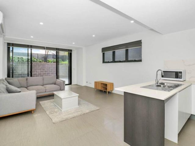 MODERN GROUND FLOOR UNIT!