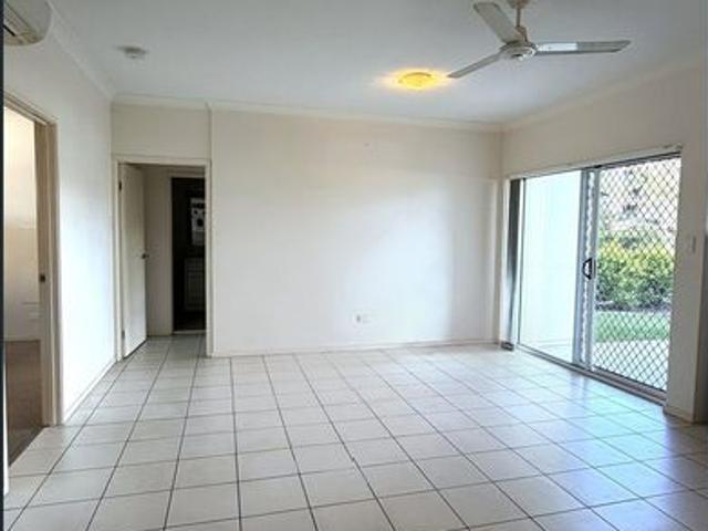 Modern Ground Floor Unit – Comfort & Convenience