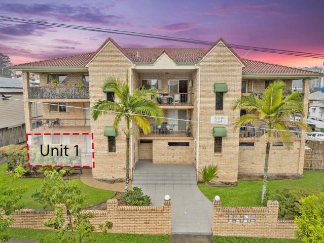MODERN GROUND LEVEL APARTMENT IN EAST BRISBANE