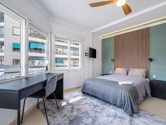 Modern double bedroom in Benalua