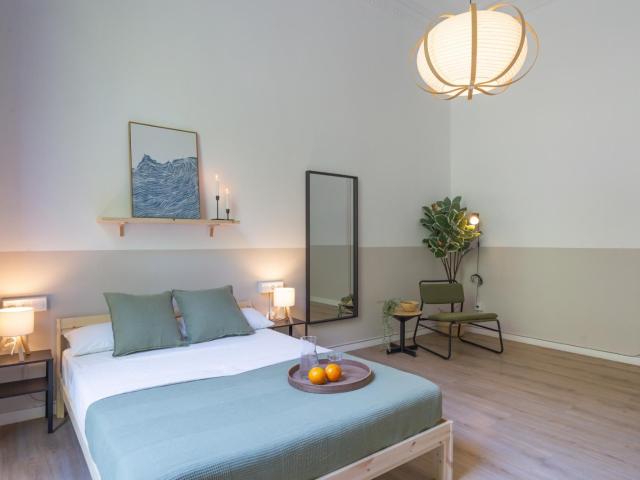 Modern double bedroom in Dreta de l'Eixample