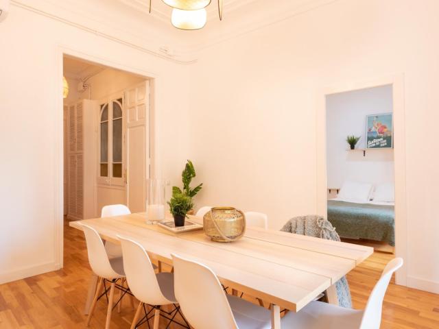 Modern double bedroom in the elegant neighborhood Gràcia