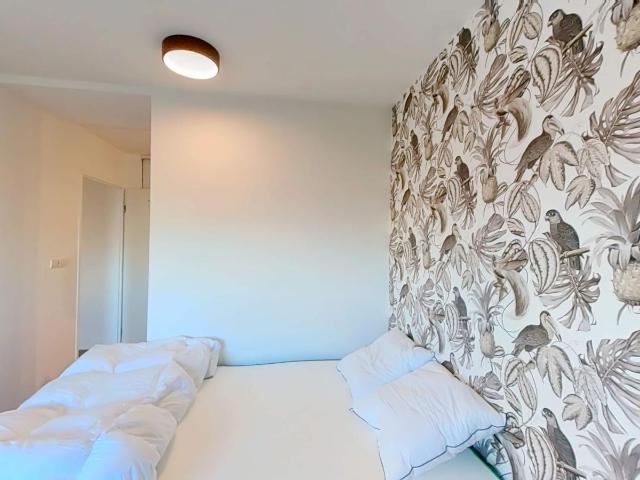 Modern double bedroom near Saint Jean train station