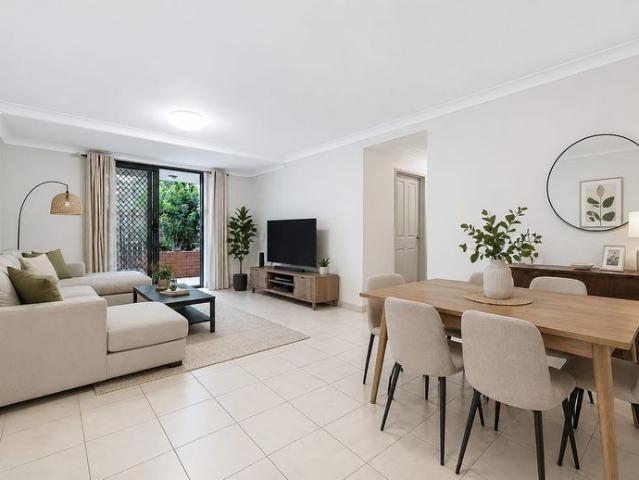 Modern Double Brick 3 Bedroom Unit with Massive Courtyard & Walk to Station