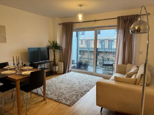 Modern double en suite in gated estate