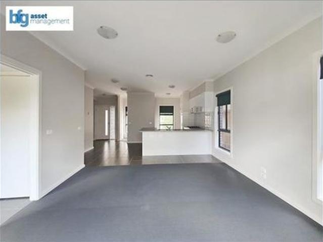 Modern Double Story Townhouse in a Serene Locale!