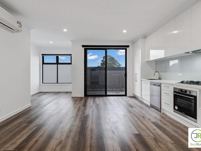 Modern Double Storey Townhouse In Central Dandenong