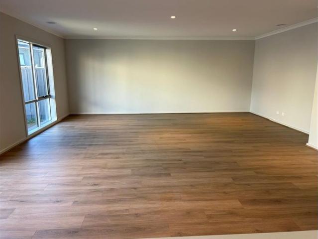 Modern Double Storey Home Close to Everything You Need!