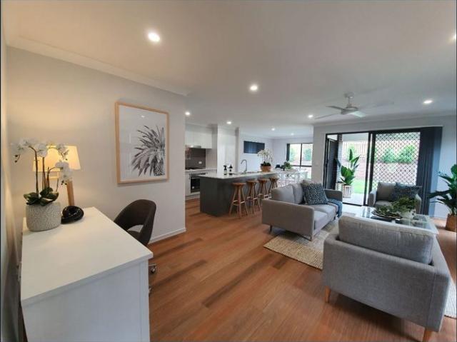 Modern double storey House in Collingwood Park – FOR Lease
