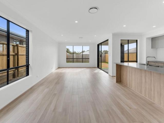 Modern Double Storey Plantation Home for Rent in Ripley!