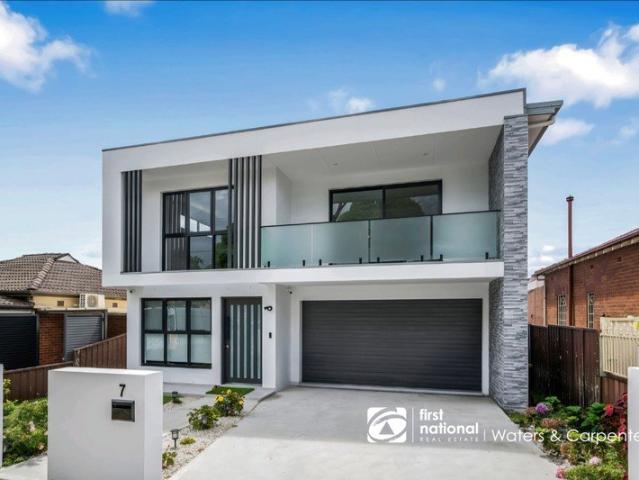 MODERN DOUBLE STOREY RESIDENCE WITH SEPARATE 2 BEDROOM GRANNY FLAT