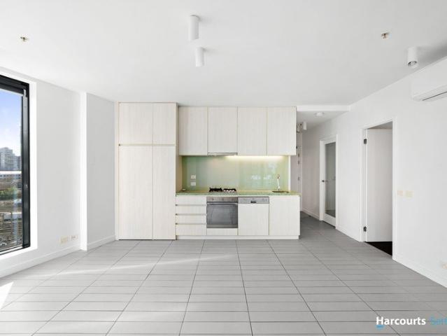 Modern Docklands Living with Resort Style Facilities