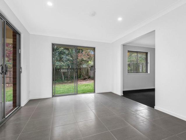 MODERN DETACHED FLAT IN SPRINGWOOD HILLS