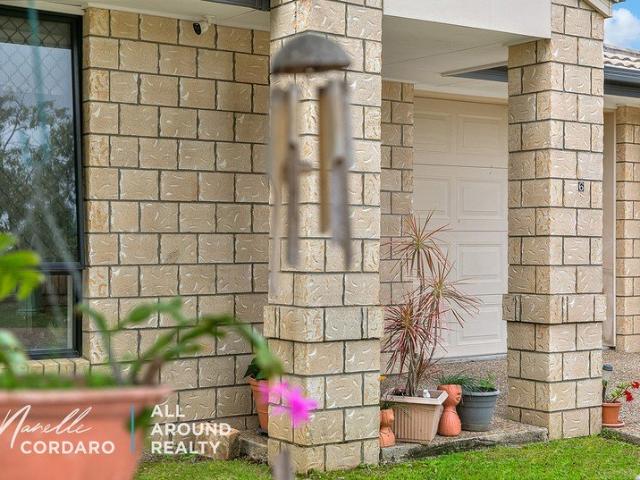 MODERN DETACHED LOWSET HOUSE IN A PRIVATE GATED COMMUNITY WITH SOLAR