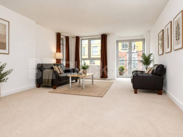 Modern development with 3 double bedrooms mins to tube & shops