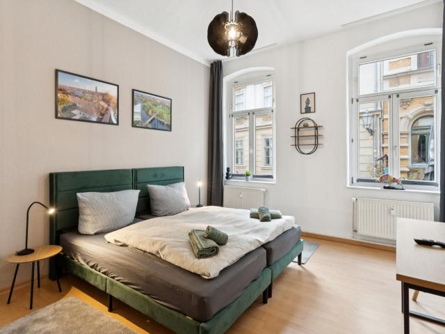 Modern design apartment with fully equipped kitchen & workspace in central location