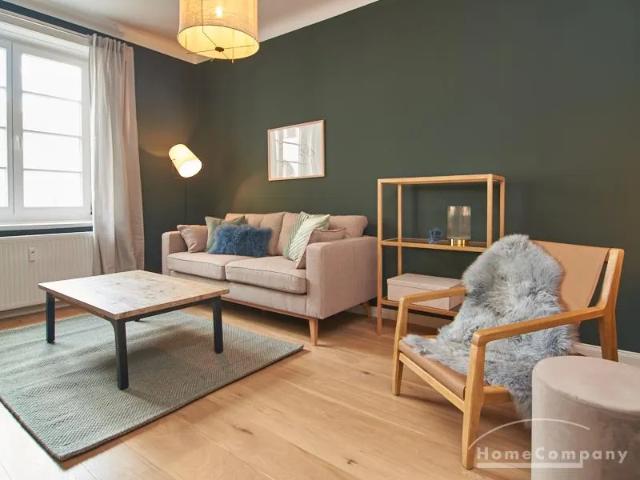 Modern Design & Cozy Living* Furnished temporary apartment. 10 minutes to City Nord & Stadtpark, approx. 15 minutes to city centre