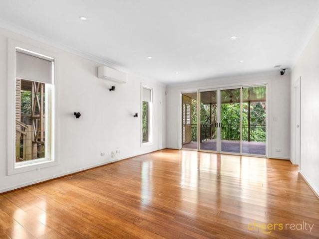 Modern Design Family Home! Next to UQ!